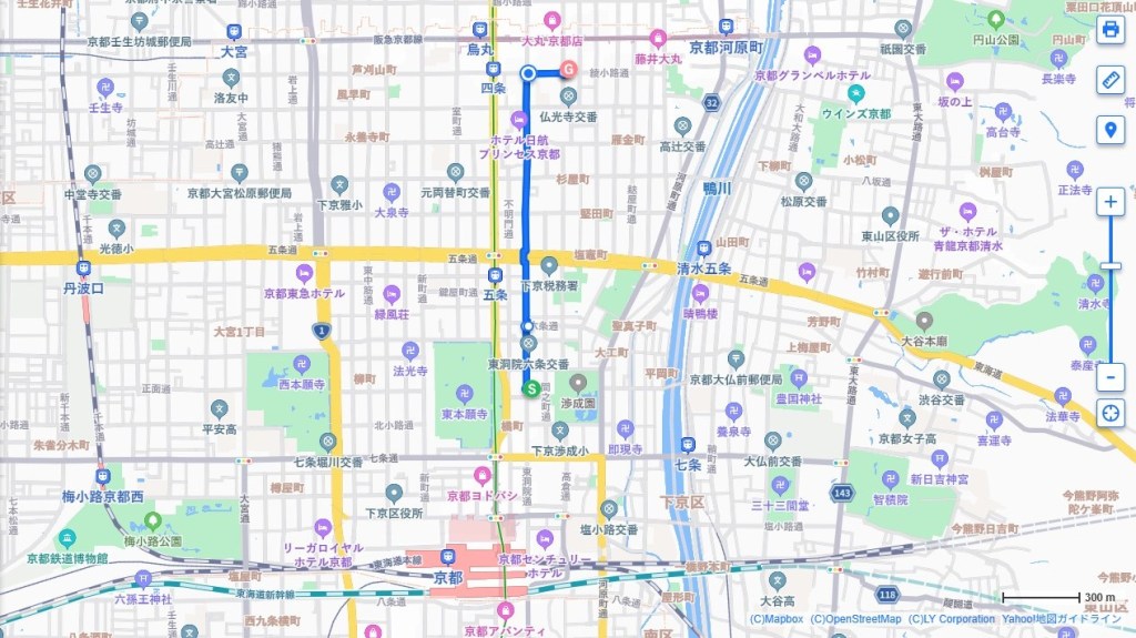 正面ビルから綾小路ギャラリー
